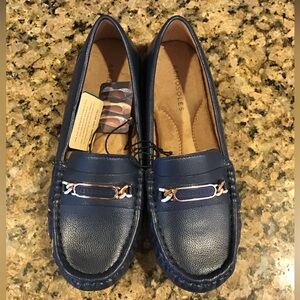 Woman’s Aerosoles loafers